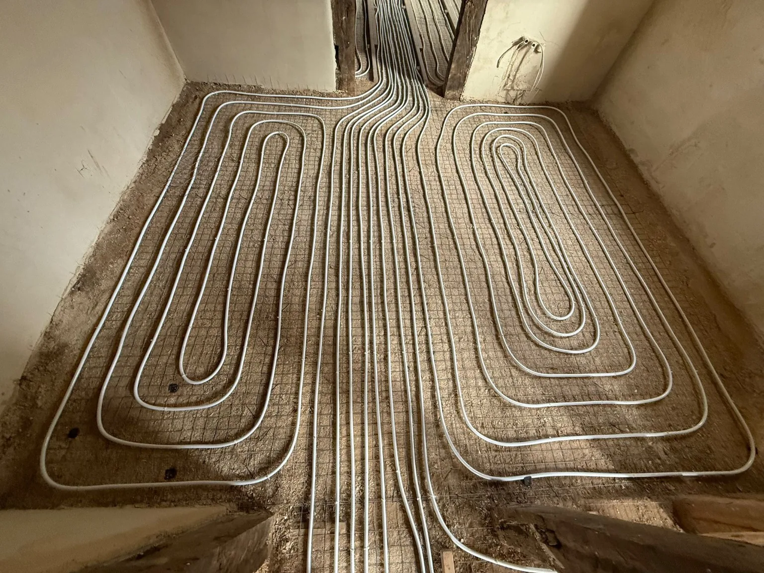 Fußbodenheizung auf einem natürlichen Bodenaufbau im Altbau